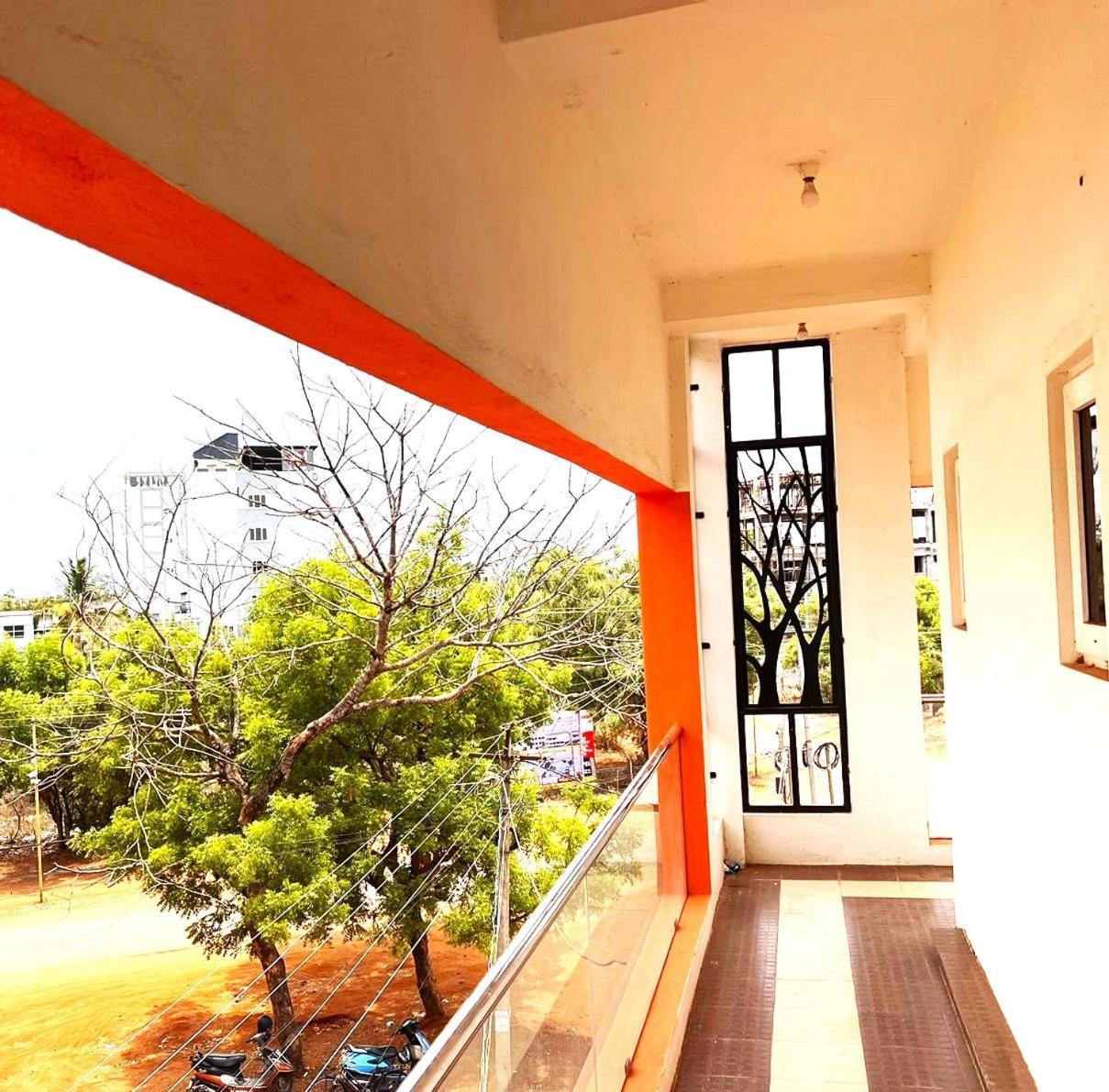 Asshappystayinn Hotel Tiruchirappalli Δωμάτιο φωτογραφία